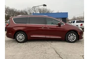 $7999 : 2018 Pacifica Touring L thumbnail