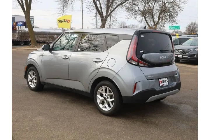 $15977 : Kia Soul 2023 LX 4dr Crossov image 7