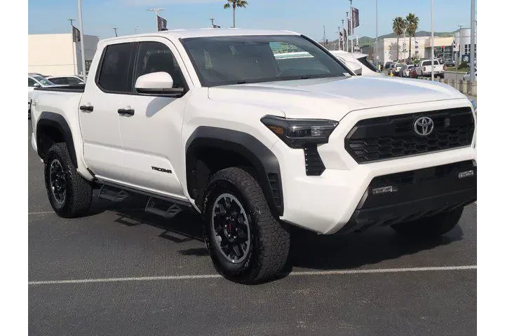 $39644 : Toyota Tacoma 2025 4x4 SR5 4 image 3