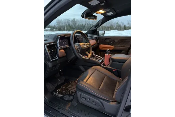 $37500 : GMC Canyon 2023 4x4 AT4 4dr image 4