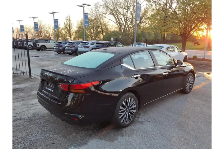 $21982 : Nissan Altima 2024 2.5 SV 4d image 3