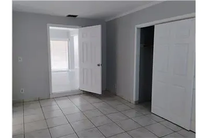 $3600 : Rental property with 4 bedro image 10