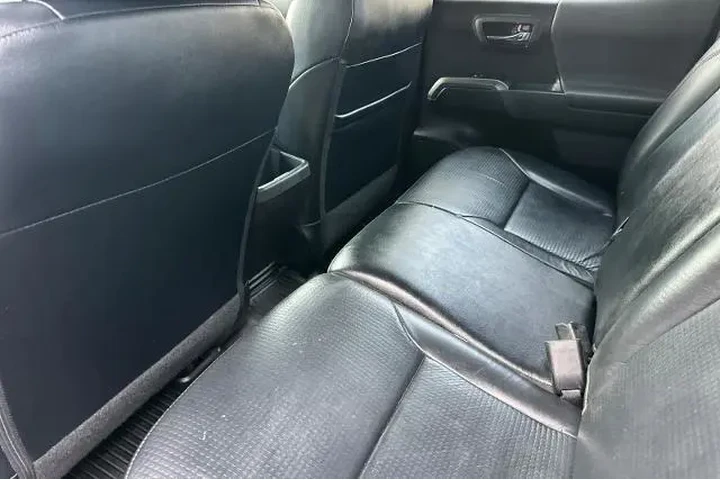 $39995 : Toyota Tacoma 2019 4x4 TRD S image 4