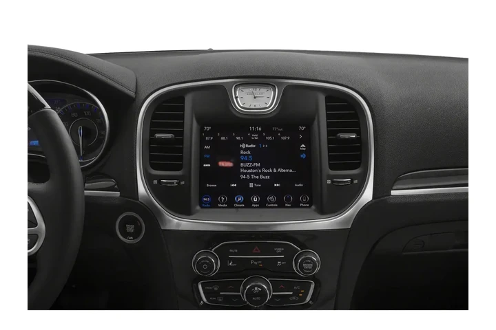 Chrysler 300 2020 Touring 4d image 7