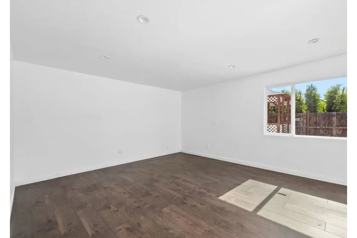 $2485 : 3 bedroom house in Lynwood image 5