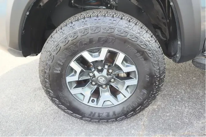 $38392 : Toyota Tacoma 2023 4x4 SR V6 image 9