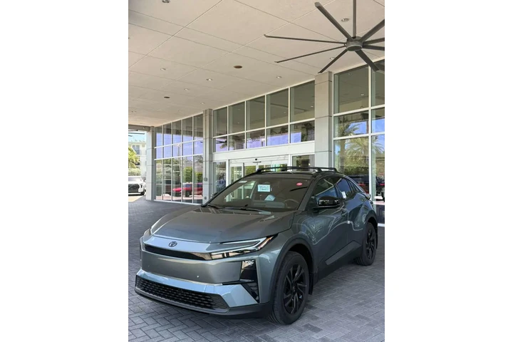 $40000 : Toyota CHR Eléctrica image 5