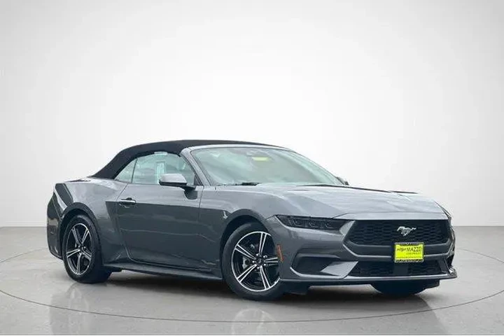 $32828 : Ford Mustang 2025 EcoBoost 2 image 2