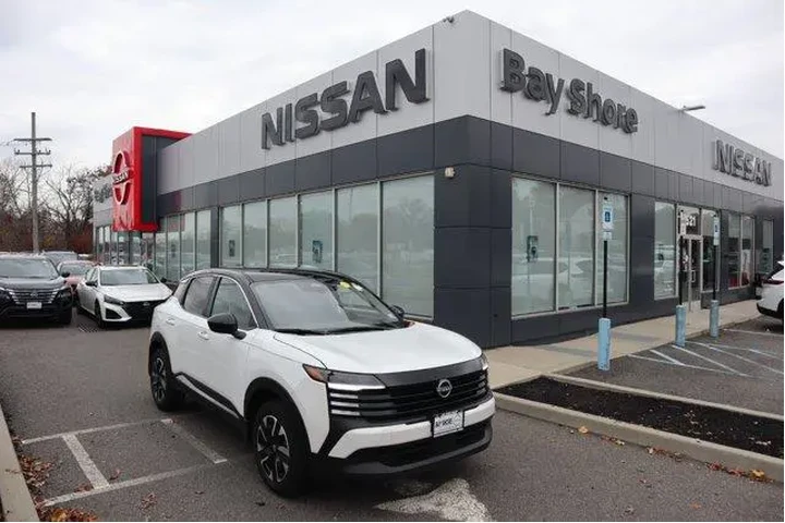 $21222 : Nissan Kicks 2025 AWD SV 4dr image 1