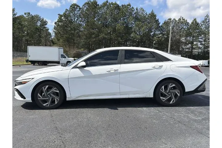 $19836 : Hyundai ELANTRA 2024 SEL 4dr image 2