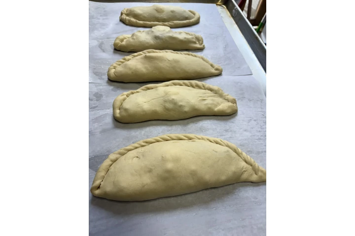 $3 : Empanadas y Panadería al mayor image 2