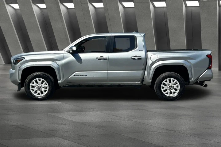 $34500 : Toyota Tacoma 2024 4x4 SR5 4 image 8