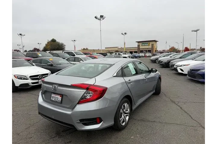 $17430 : Honda Civic 2017 LX 4dr Seda image 4