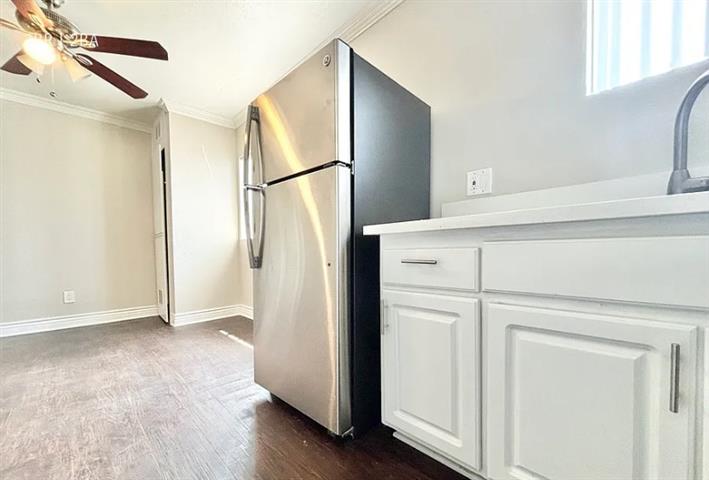 $1795 : 3 bedroom apartment in La image 8