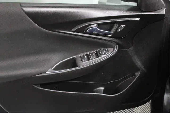 $16941 : Chevrolet Malibu 2021 LT 4dr image 3