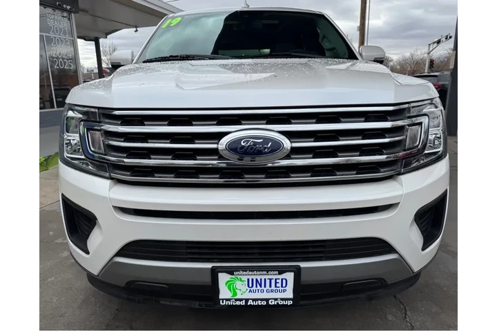 2019 Expedition XLT 2WD image 2