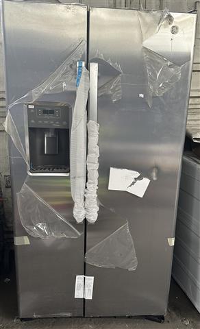 $650 : Refrigerator new GE image 1