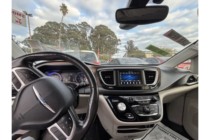 $16999 : 2019 Pacifica Touring L image 6
