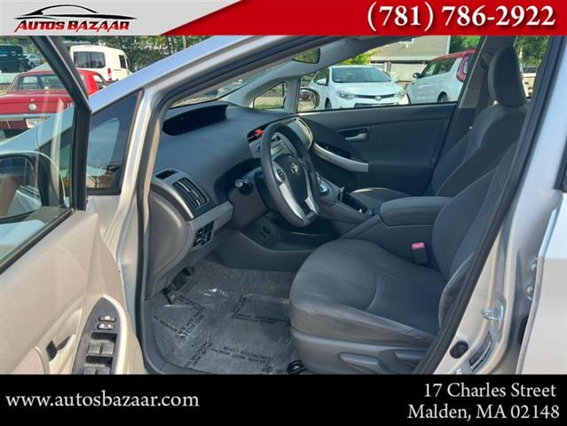 $7900 : Used 2011 Prius 5dr HB III (N image 9