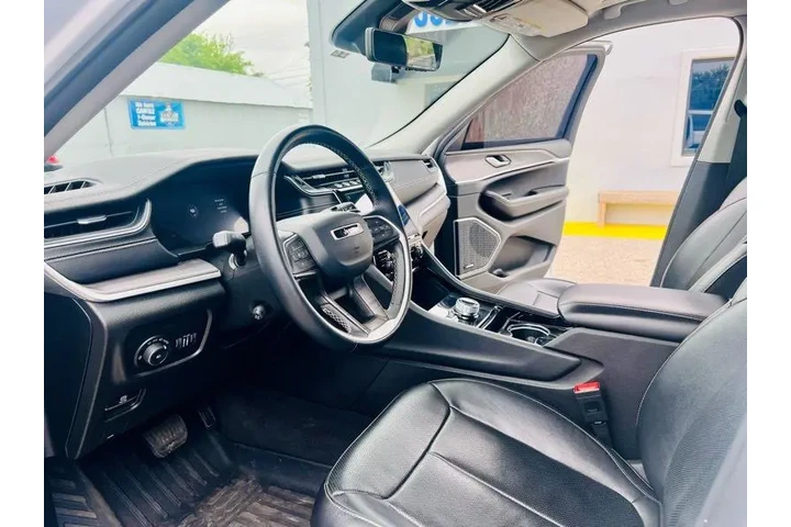 $26995 : 2022 Grand Cherokee L Limited image 10