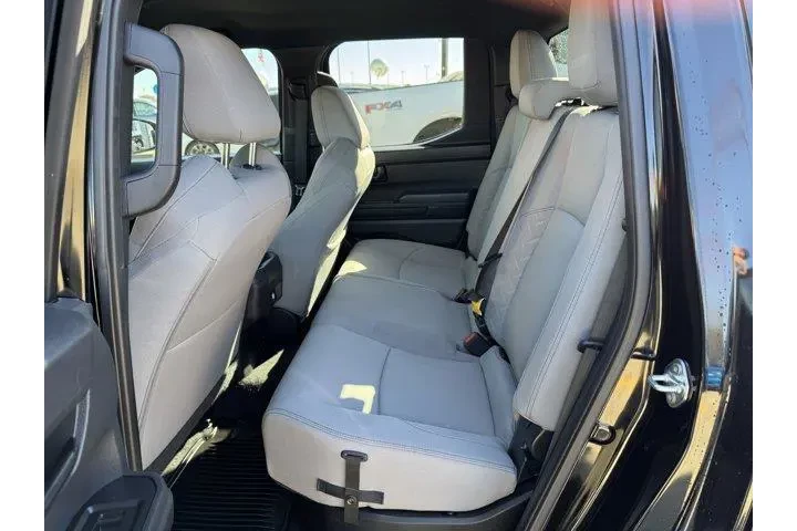 $35394 : Toyota Tacoma 2025 4x2 SR5 4 image 9