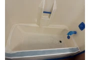 Reglazing bathtub & tile thumbnail