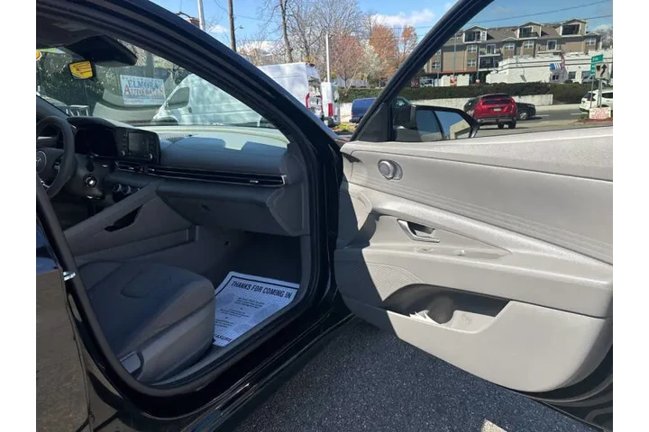 $18499 : 2021 Elantra SE image 8