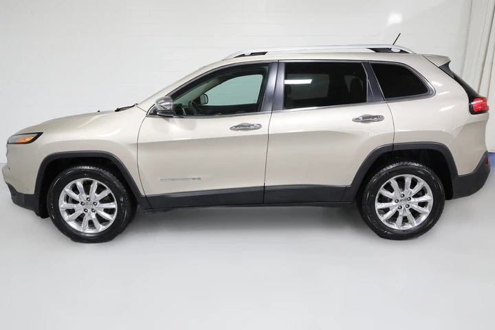 $10997 : Jeep Cherokee 2015 4x4 Limit image 1