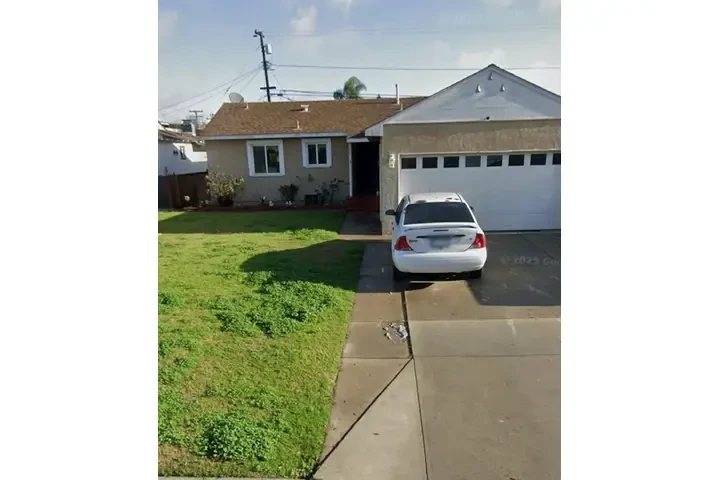 $1800 : CASA🏡Glandon St,Bellflower,CA image 1