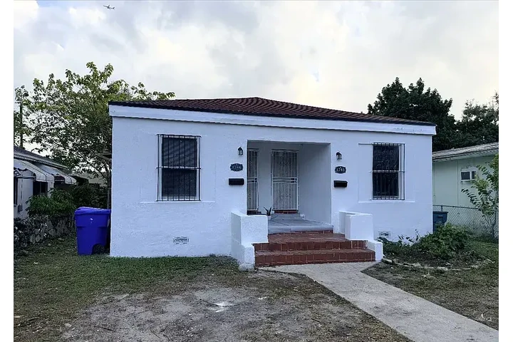 $1200 : HOUSE FOR RENT IN MAIMI FL image 2