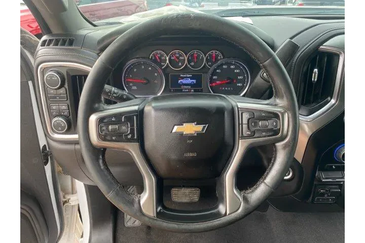 Chevrolet Silverado 2500HD 2 image 9