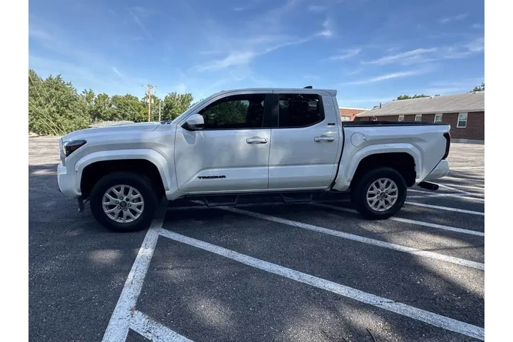 $39999 : 2025 Tacoma SR5 image 5