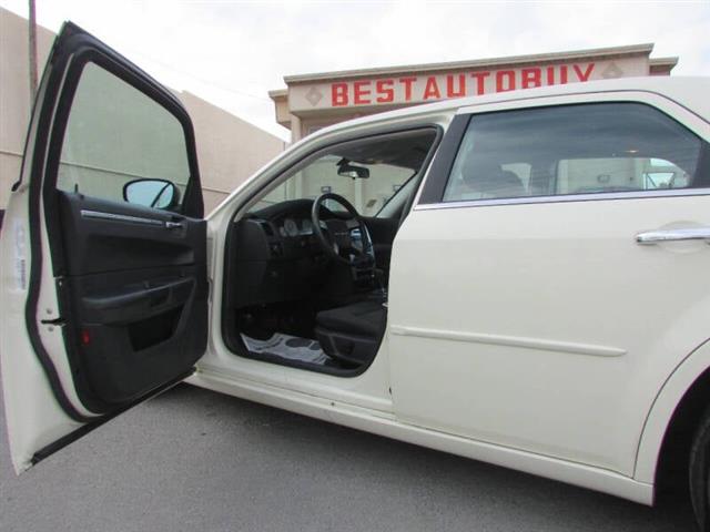 $7995 : 2010 300 Touring image 8