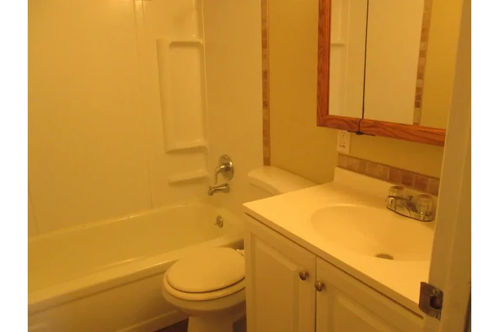 $1050 : Barrio seguro de Fullerton image 5