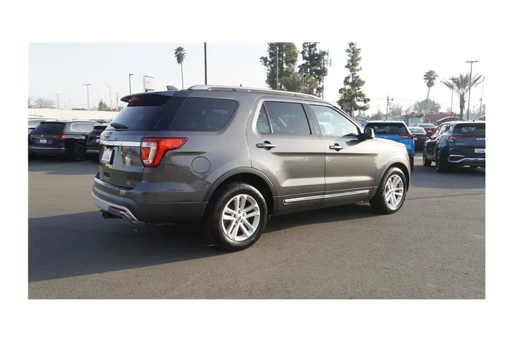 $19984 : 2017 Explorer XLT image 6