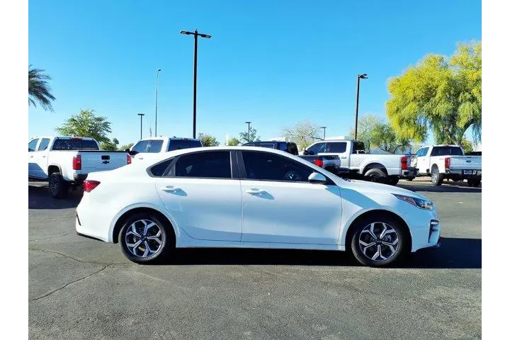 $14776 : Kia Forte 2021 FE 4dr Sedan image 7