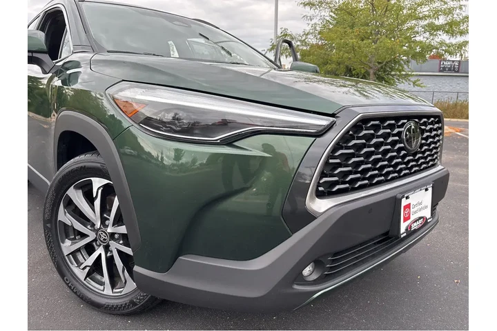 $30000 : Gold Certified2024 Corolla Cr image 7