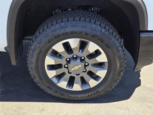 $57915 : Pre-Owned 2024 SILVERADO 2500 image 9