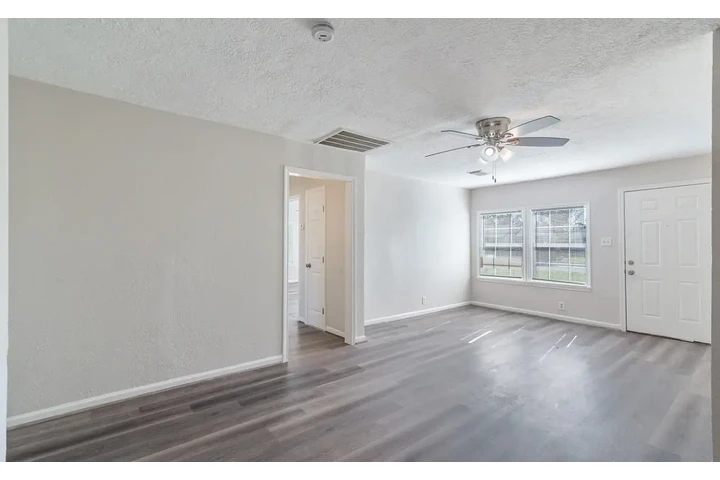 $1000 : SINGLE LOVELY HOME FOR RENT image 4