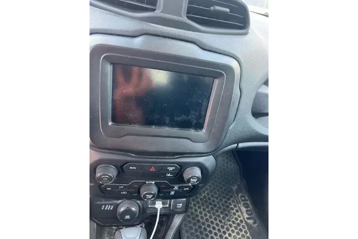 $18135 : Jeep Renegade 2021 4x4 Latit image 10