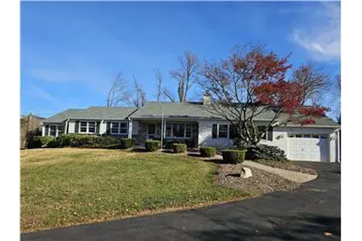 $4500 : Rental property with 3 bedro image 2