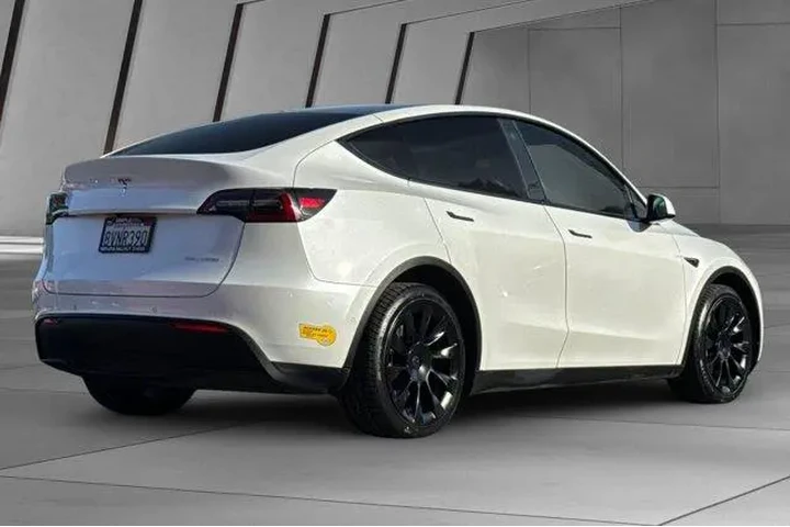 $24500 : Tesla Model Y 2021 AWD Long image 4