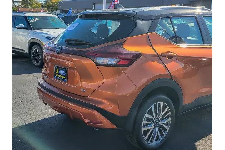 $21850 : Nissan Kicks 2023 SV 4dr Cro image 9
