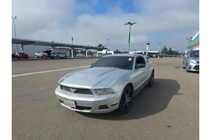 $10900 : Ford Mustang 2010 V6 Premium image 3