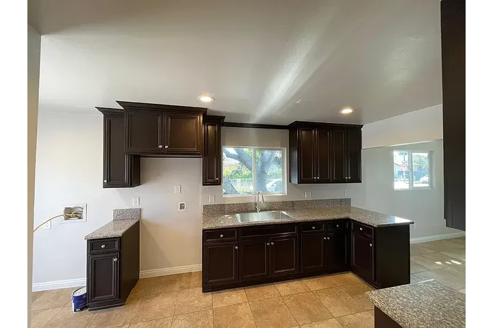 $900 : Two bedroom house in ready ! image 5