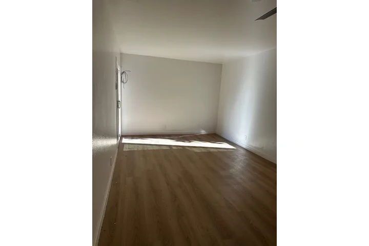 $1300 : Ingelwood image 2