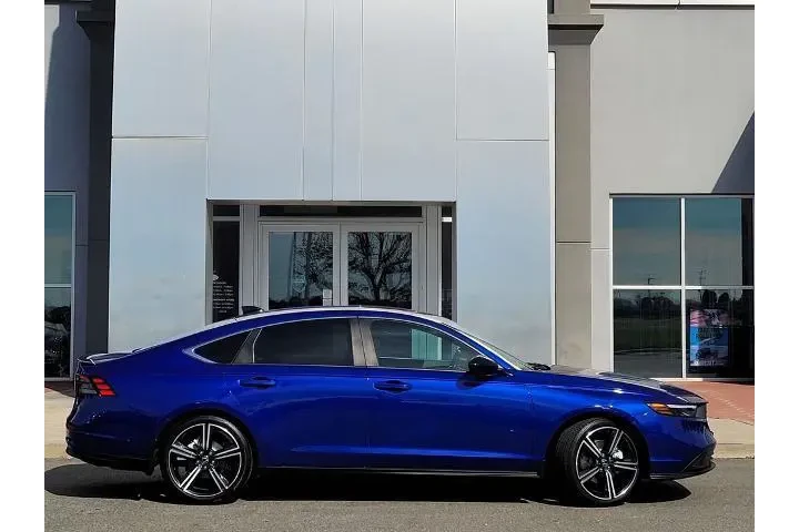 $31900 : Honda Accord Hybrid 2023 Spo image 3