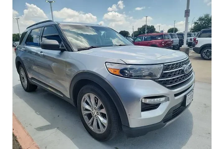 $28773 : Ford Explorer 2023 XLT 4dr S image 4