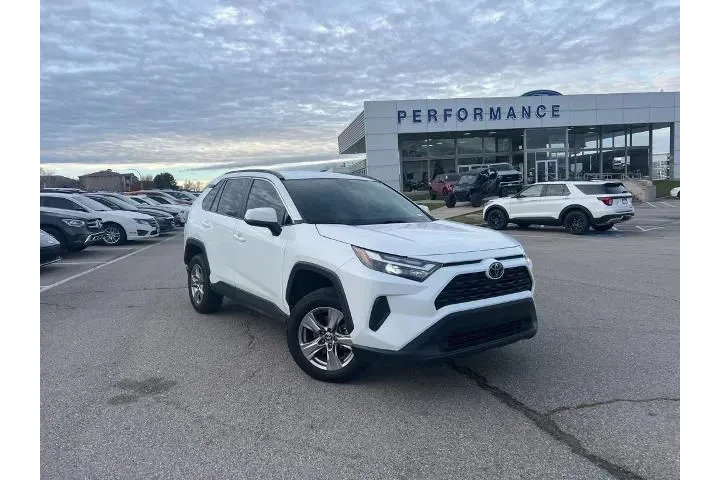 $23898 : Toyota RAV4 2023 AWD XLE 4dr image 2