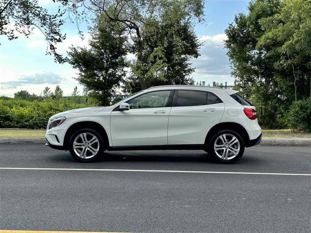 2016 GLA 250 4MATIC SUV image 5